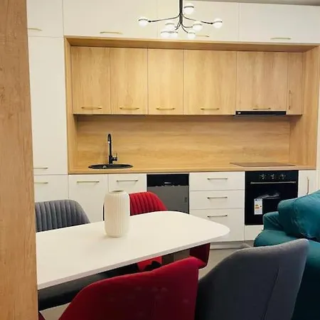 Little - 1r In Tineretului בוקרשט